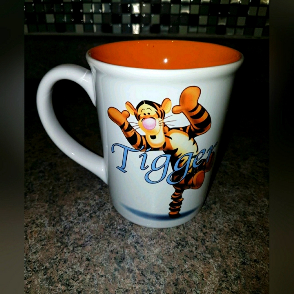 BN Retired DISNEY Tigger LG Mug
